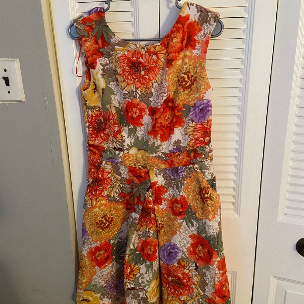 Floral dress with pockets